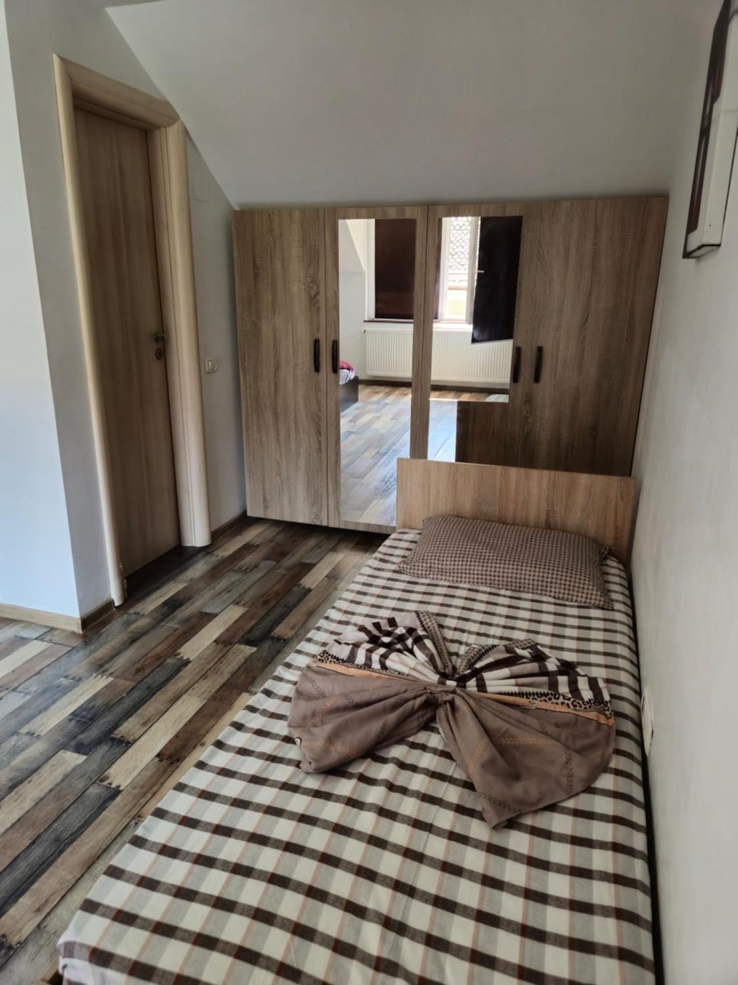 Apartamente De Inchiriat Lucky House Braşov Exterior foto